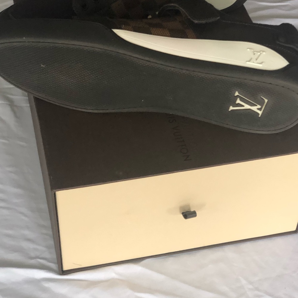 Louis Vuitton Damier Low Top Men’s Sneaker - Picture 7 of 7